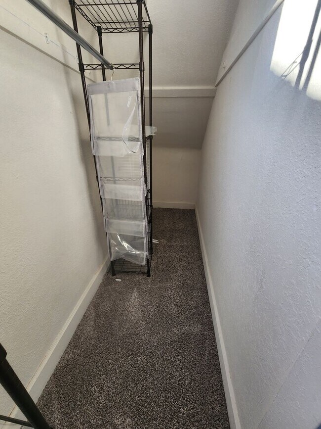 Building Photo - Beautiful 2 Bedroom home with all of the amenities