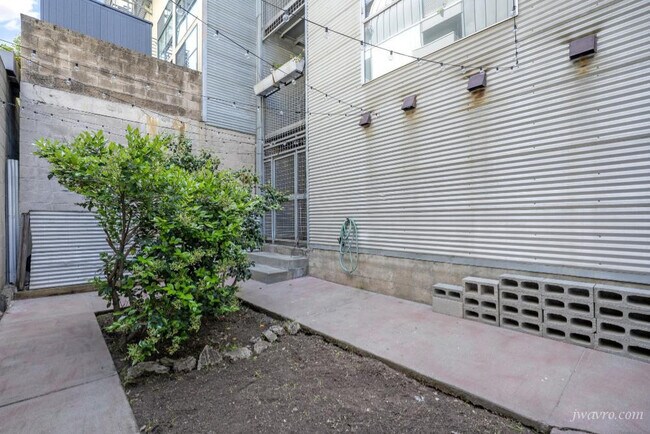 Building Photo - 615 Tennessee St