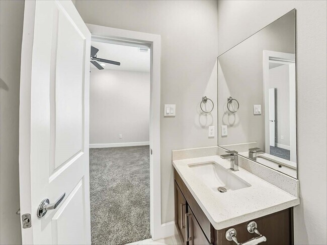Building Photo - 10534 Executive Lake Dr