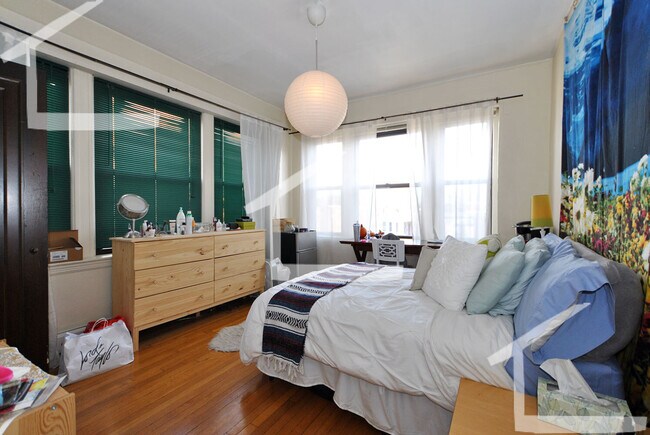 Building Photo - 215 Saint Paul St