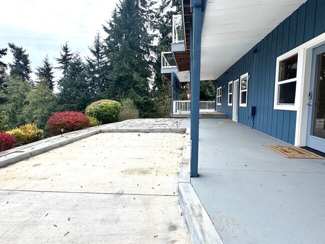 Building Photo - 2-Bed 2 bath Gig Harbor Retreat w/ Sauna & Beach Access