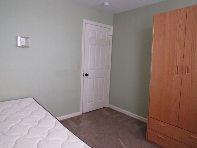 Building Photo - 1100 RES