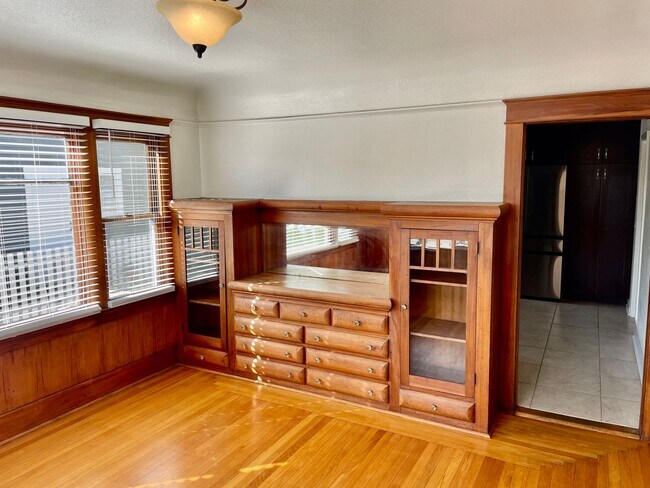 Building Photo - Classic NorthPark Craftsman