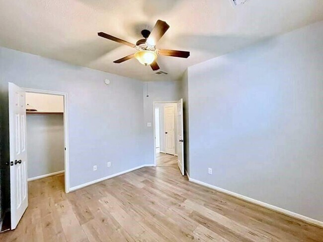 Building Photo - 21510 Sierra Long Dr