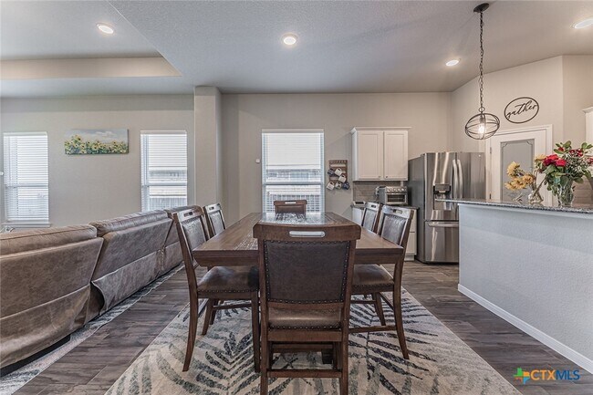 Building Photo - 810 Earp Dr
