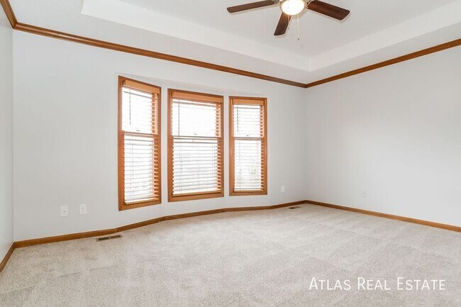 Building Photo - 6438 Roundtree St