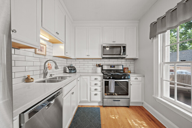 Kitchen - 603 5th St SE