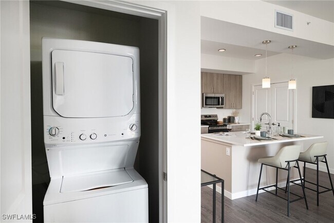 Building Photo - 3260 Stockton St