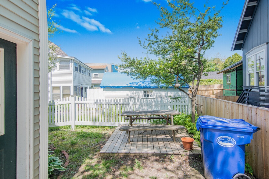 Outdoor area share with downstairs unit. - 44 North Ave