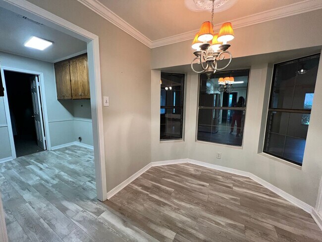 Building Photo - 4 BEDROOM GREENACRES BEAUTY!