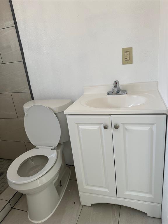 Building Photo - 3831 Wipprecht St