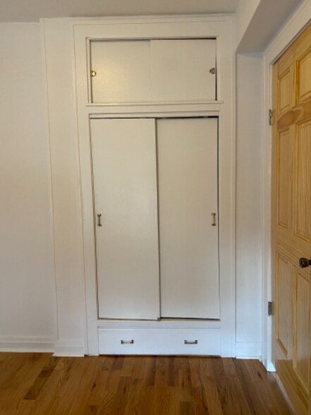 Building Photo - 2325 S Leavitt St