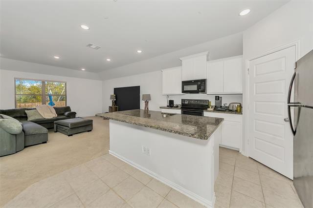 Building Photo - 2213 Pacific Ave