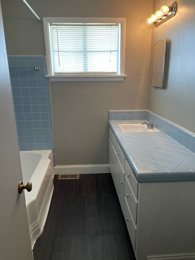 Building Photo - Beautiful 3 bedroom / 2 bath