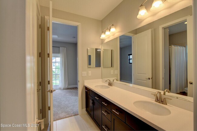 Building Photo - 6903 Vista Hermosa Dr