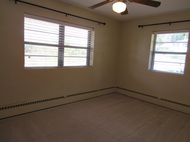 Building Photo - 1012 16th 1/2 St