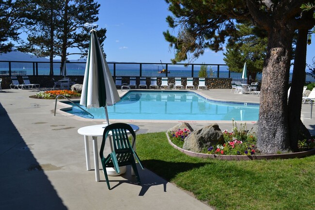 Building Photo - 3BR + loft and 2Ba! w/private boat dock, a...