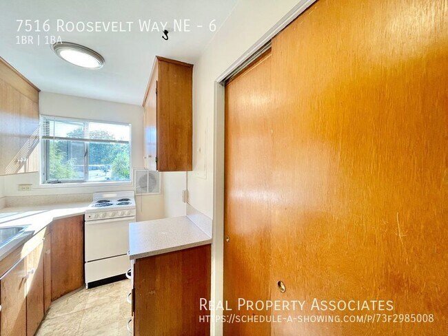 Building Photo - 7516 Roosevelt Way NE