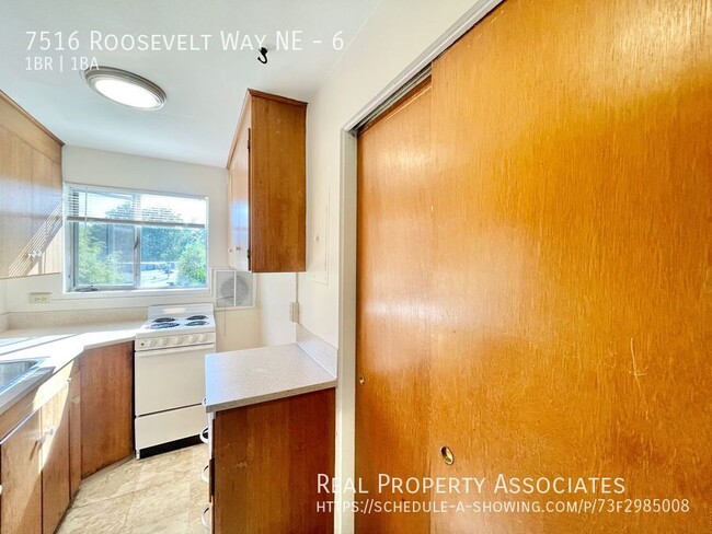 Building Photo - Top Floor 1-Bed/1-Bath in Roosevelt! **Hea...