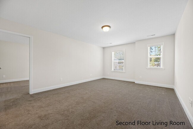 Building Photo - MAINTENANCE FREE, LUXURY TOWNHOME IN FARRA...