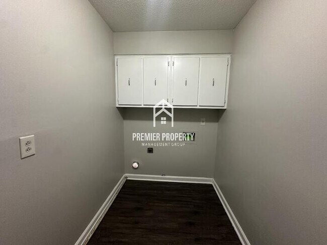 Building Photo - 6529 Mill Creek Rd