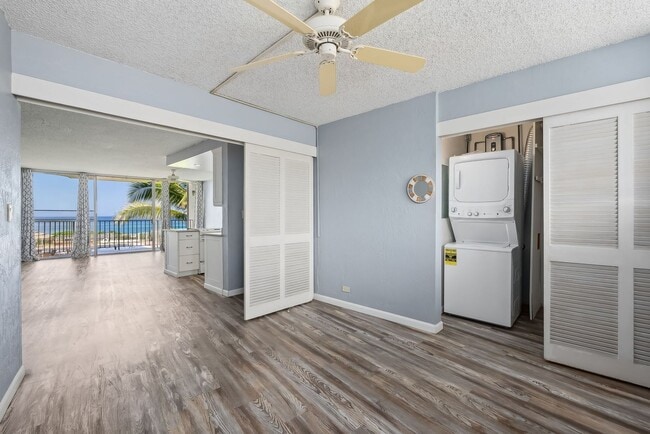 Building Photo - Maili Cove - One bedroom