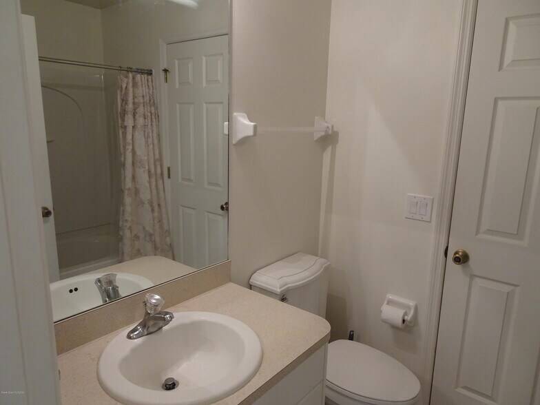 Bathroom 2 - 1120 Luminary Cir