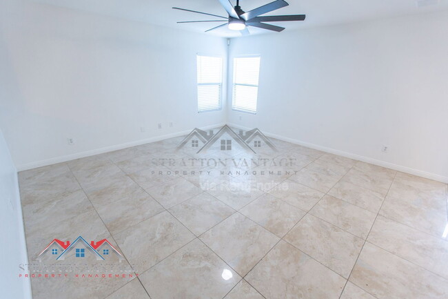 Building Photo - 110 Cholla St