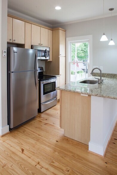 Building Photo - 1324 Rutland St