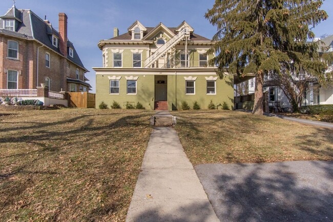 Building Photo - 441 N Potomac St