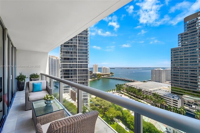Building Photo - 485 Brickell Ave