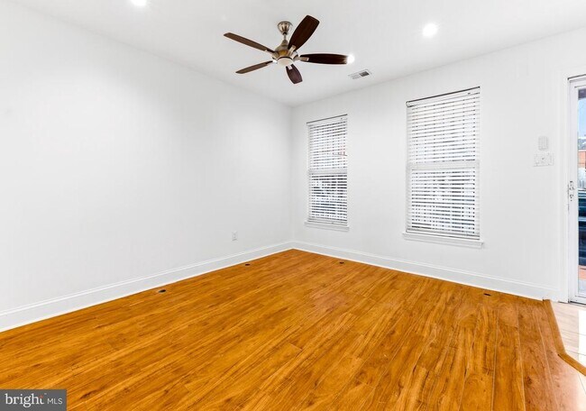 Building Photo - 576 Washington St