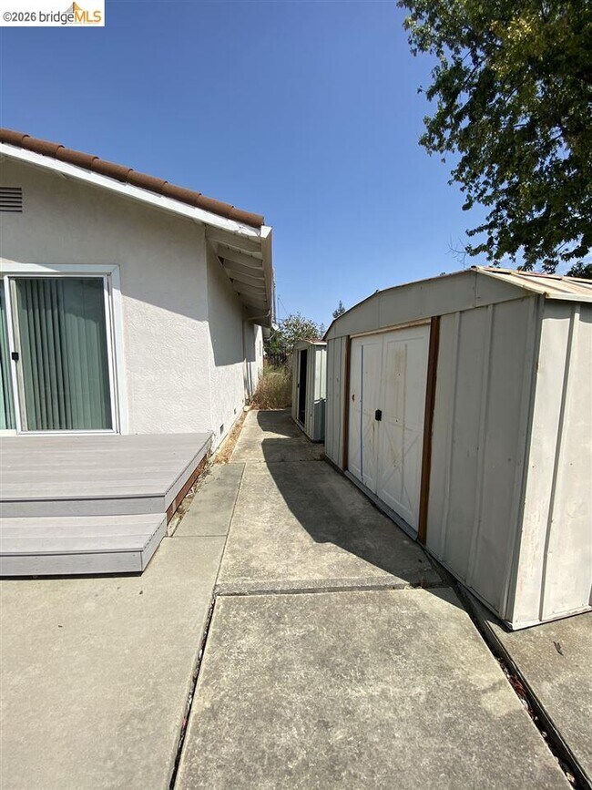 Building Photo - 235 Donegal Way