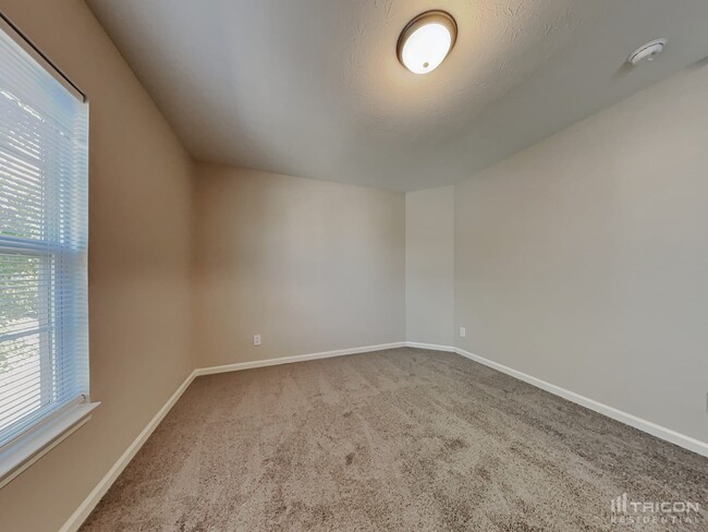 Building Photo - 15183 Royal Grove Dr