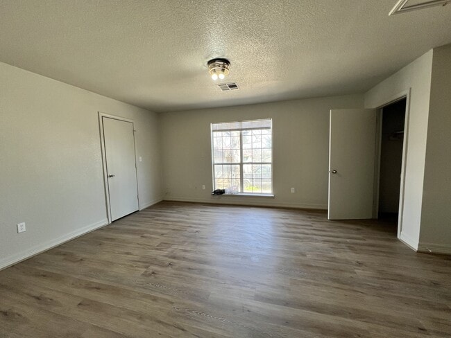 Building Photo - 409 W Avenue H