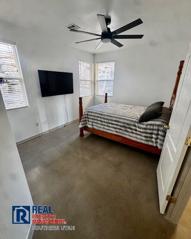 Building Photo - 179 Oasis Dr