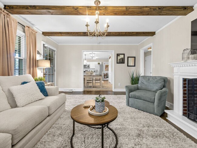 Building Photo - Immaculately Maintained 2 BR, 1 BA Short-Term Rental in Greer NO APPLICATION FEE if APPROVED