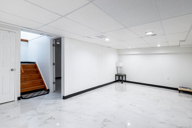 Building Photo - 107 Waverly Ave