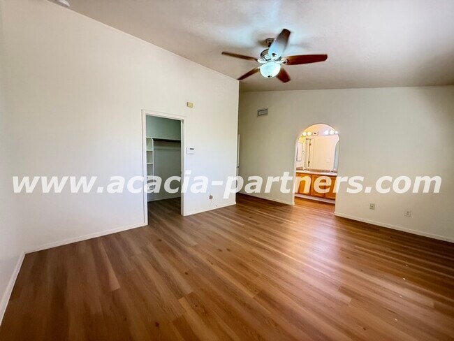 Building Photo - Four Bedroom in Rita Ranch