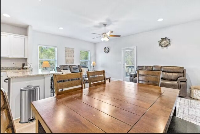 Building Photo - 7597 Shadow Lake Dr