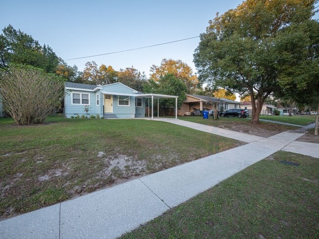 Building Photo - 1512 E Fern Rd
