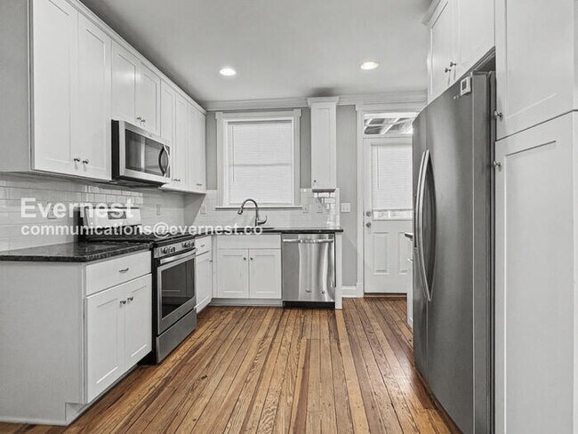 Building Photo - 2608 Fleet St