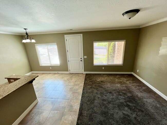 Building Photo - Lovely townhome for rent in Orem
