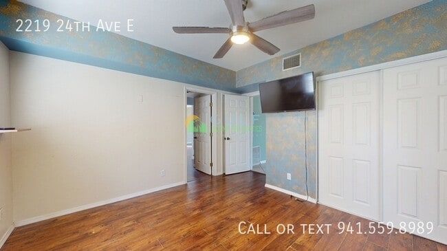 Building Photo - 2219 24th Ave E