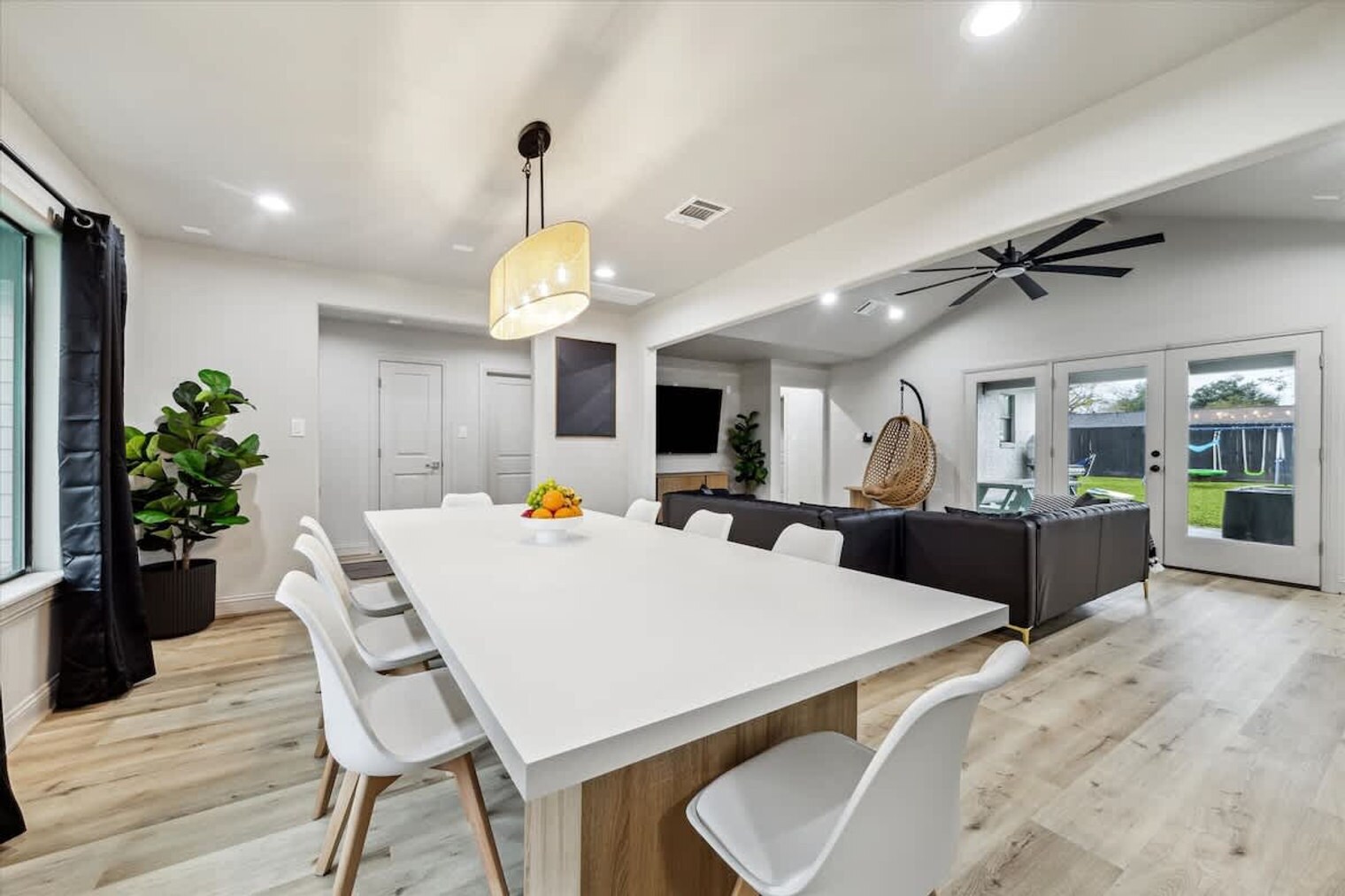 Building Photo - 5615 Cerritos Dr