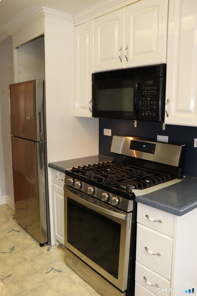 Building Photo - 31 Woodland St