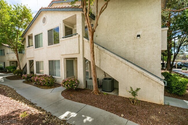 Building Photo - 3168 Tarpon Dr