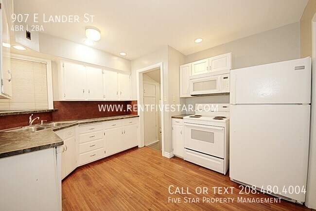 Building Photo - Home Available in University Area! This 4 ...