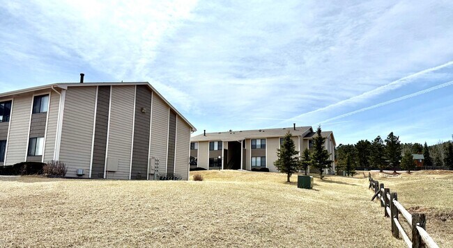 Building Photo - 610 N Coraline St