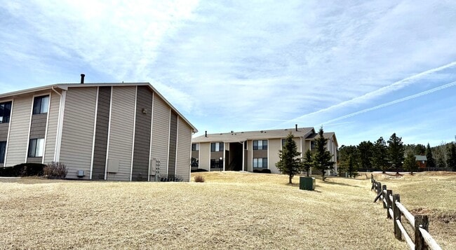 Building Photo - 640 Coraline Ave